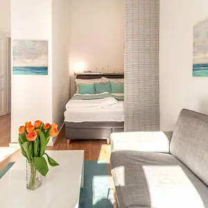 Luxurious And Bright, 5 Min To City Center Appartement Wenen